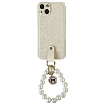 För iPhone 13 TPU+PU Läder Telefon Skal Cover Camellia Pattern Pearl Chain Telefonfodral med axelrem